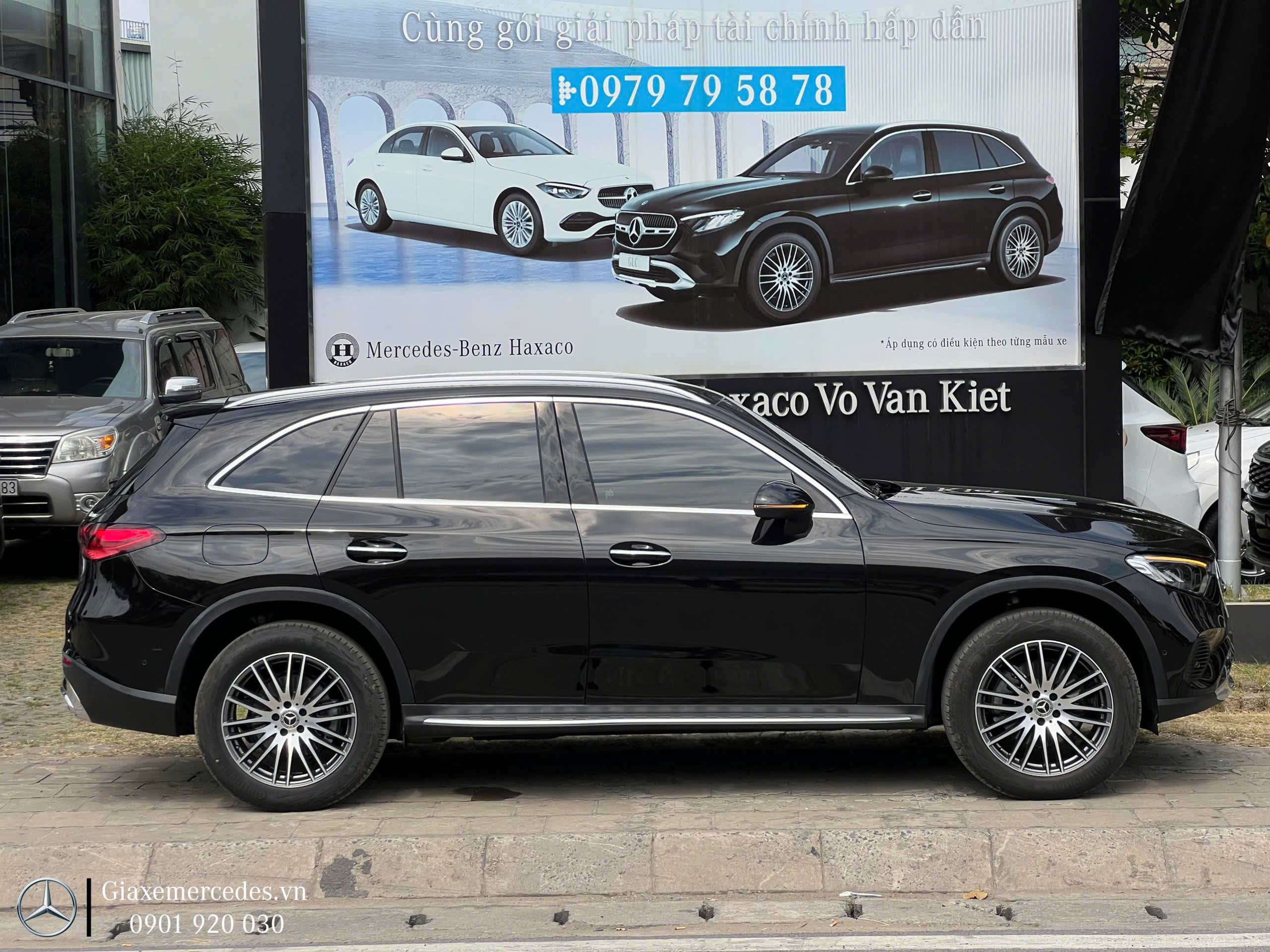 Tổng thể hông xe GLC 200