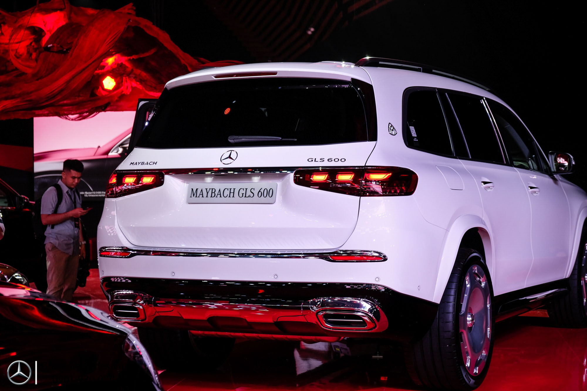 Tổng thể đuôi xe trên Maybach GLS 600