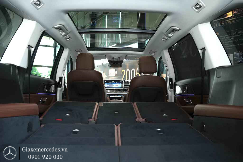 Khoang sau của GLS 450 thuận tiện khi chở hàng cồng kềnh