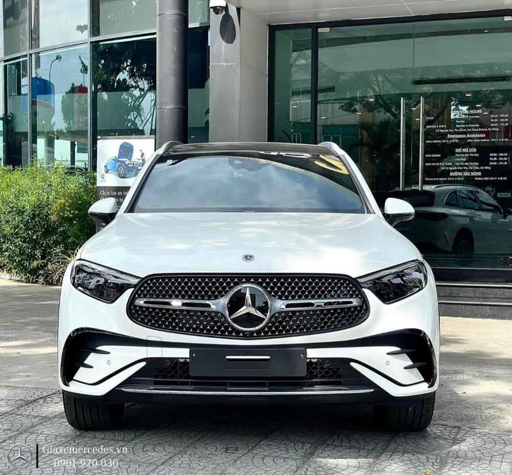 Tổng thể đầu xe GLC 300 4Matic 2023