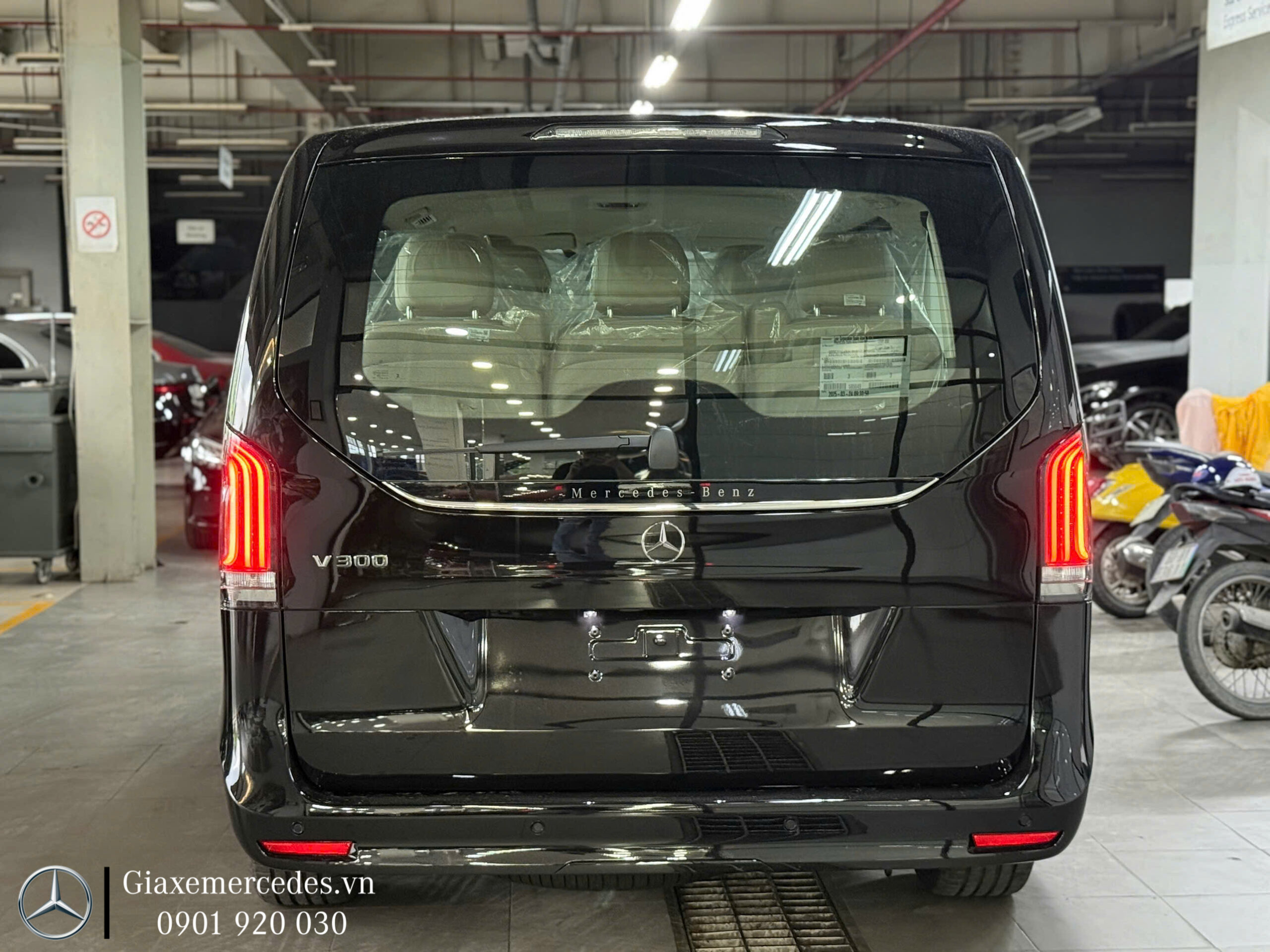 Đuôi xe Mercedes V300 Avantgarde